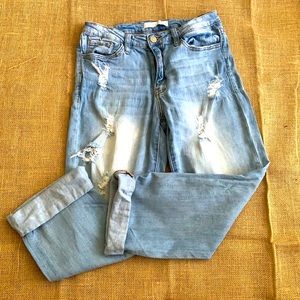 White washed Capri jeans w/holes